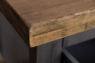 close-up-of-wooden-top